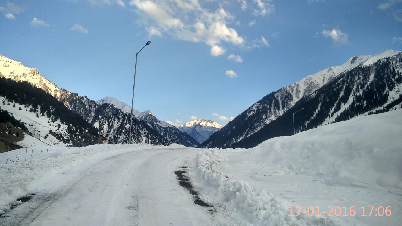 Hotel Glacier Heights Sonāmarg Zewnętrze zdjęcie